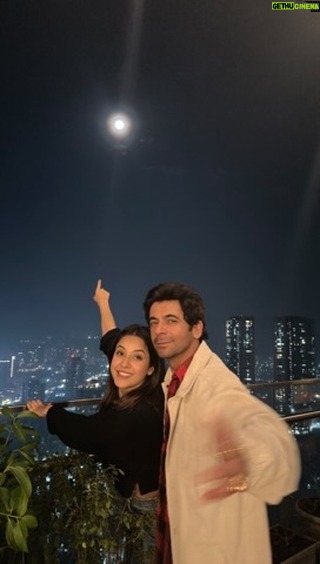 Shehnaaz Kaur Gill Instagram - Chaand bhi sharma gaya, 🙈 Tanishk wahin khada reh gaya, Sunil grover aa gaya. 😂