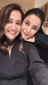 Shehnaaz Kaur Gill Instagram - sab theek ho jayega behen🥲🤣