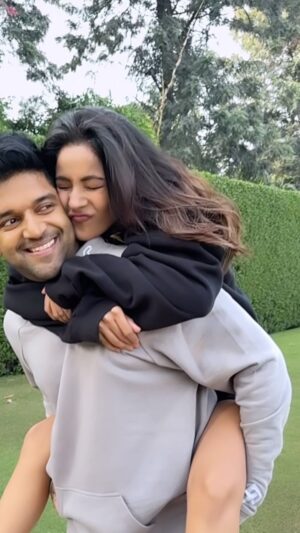 Shehnaaz Kaur Gill Instagram - Rang tere chehre da , duniya to wakhra ae……
Thanks for so much love to sunrise and the album G thing.
I hope you all like @shehnaazgill ‘s singing in it 🔥
#sunrise #shehnaazgill #gururandhawa #gthing
