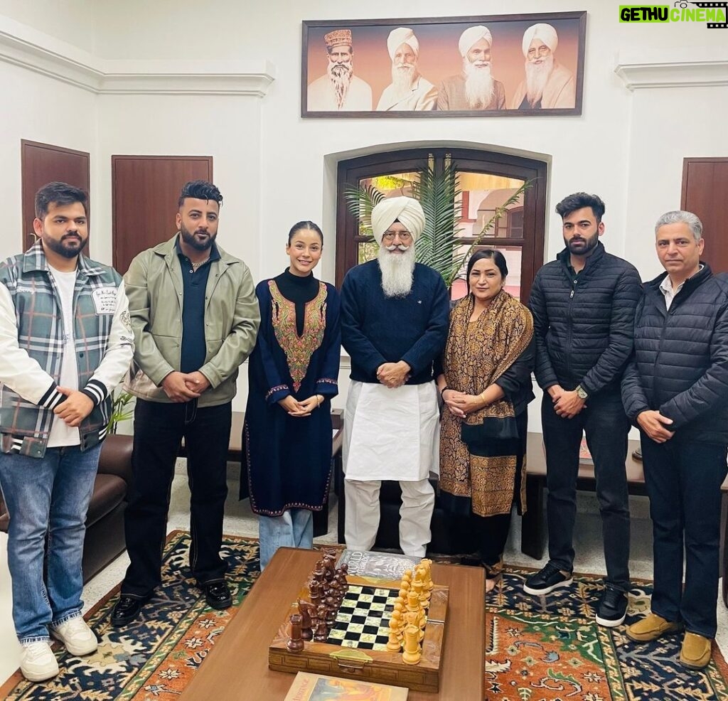 Shehnaaz Kaur Gill Instagram - Had the immense honour and fortune to meet Baba Gurinder Singh Ji today at Dera Radha Soami Satsang Beas. 🙏🏻 #Beas #Punjab #Radhasoami #RadhasoamiSatSangBeas