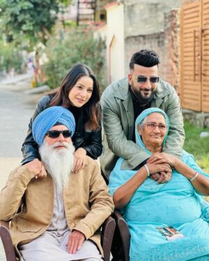 Shehnaaz Kaur Gill Instagram - dada dadi ❤️❤️❤️❤️