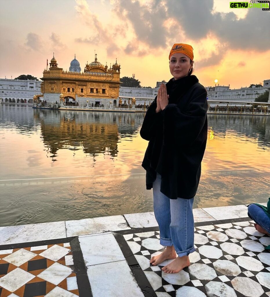 Shehnaaz Kaur Gill Instagram - waheguru ji 🙏 Golden temple, Amritsar, Punjab