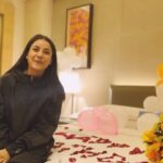 Shehnaaz Kaur Gill Instagram - Thank you to my fans for being so generous like you have always been. This is the best gift that you guys have given me on my birthday! Sabko virtual hug and loads of love! 🤗🤗🧿❤️