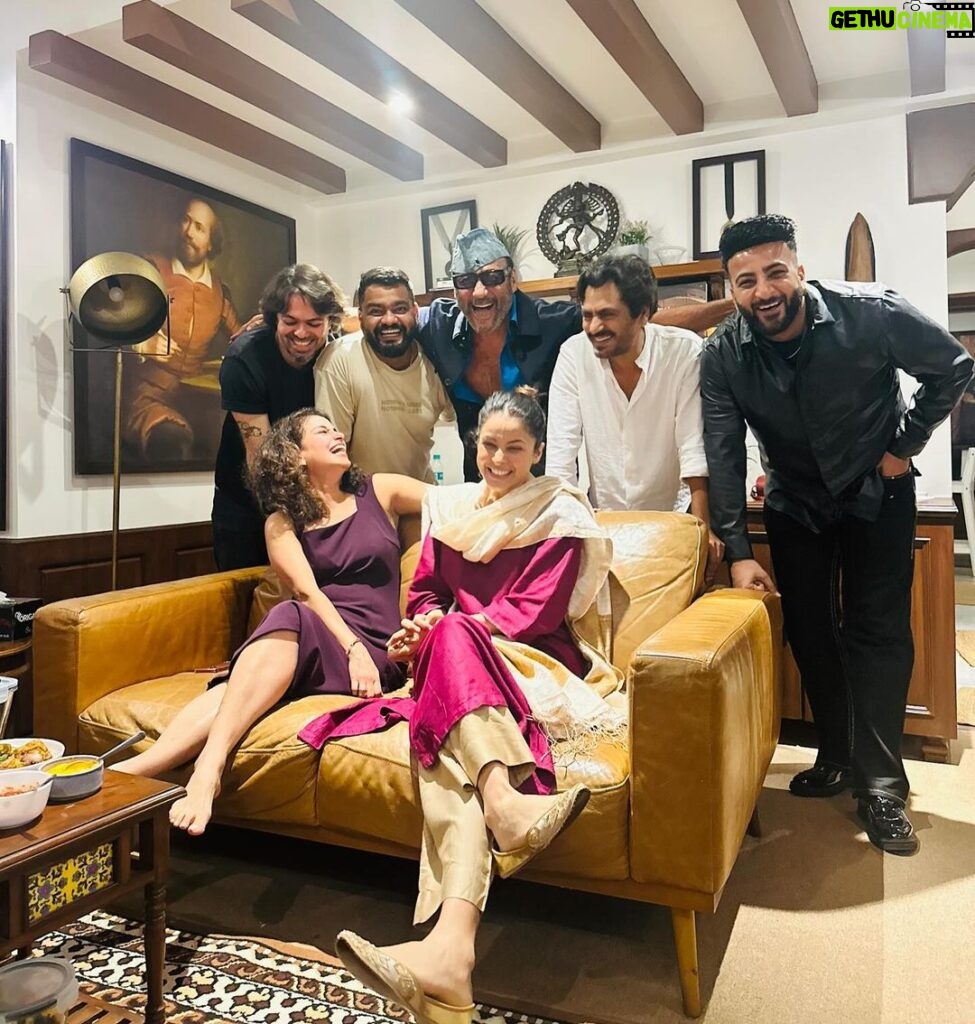 Shehnaaz Kaur Gill Instagram - Good time with amazingly talented people! Thank you for having us @nawazuddin._siddiqui ✨♥️ @apnabhidu your presence not only brings a smile, but great laughter!