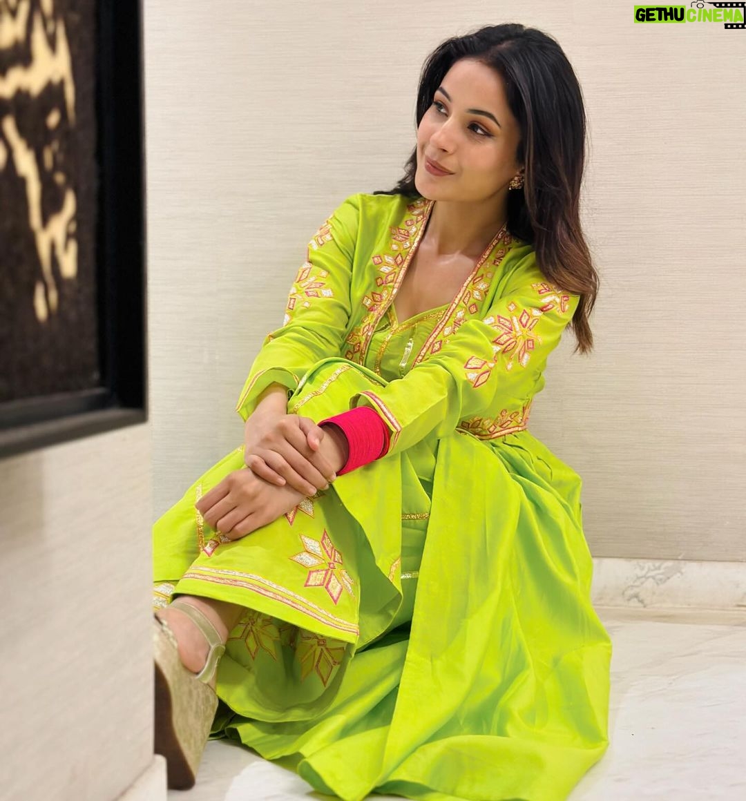 Shehnaaz Kaur Gill Instagram - Positive Vibes only!!! ♥️💚💚 Thank you to the most talented designers @abujanisandeepkhosla for this gift. ✨