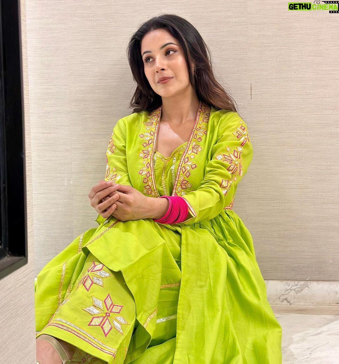 Shehnaaz Kaur Gill Instagram - Positive Vibes only!!! ♥️💚💚 Thank you to the most talented designers @abujanisandeepkhosla for this gift. ✨
