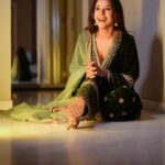 Shehnaaz Kaur Gill Instagram - 💚💚 Outfit: @sureenachowdhri Makeup: @sachinmakeupartist1 Hair: @cheemabaljit2 📸 : @akshaynavlakhefilms Managed By : @kaushal_j