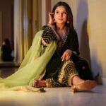 Shehnaaz Kaur Gill Instagram - 💚💚 Outfit: @sureenachowdhri Makeup: @sachinmakeupartist1 Hair: @cheemabaljit2 📸 : @akshaynavlakhefilms Managed By : @kaushal_j