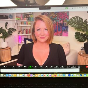 Shelly Horton Instagram - Only this new project would get me out of bed at 6am on a Sunday for filming.

But I’m pretty happy with my hair - I finally learned to straighten the ends so I don’t look like a “soccer mom” with a bob that curls under.

But is the flip a bit too “Flock of Seagulls”??