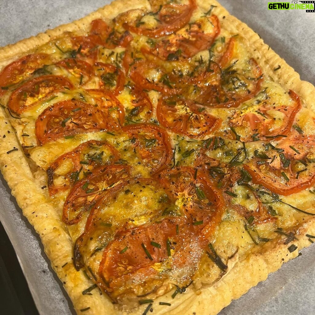 Shelly Horton Instagram - Oooh I made a tomato and brie tart to use up some of my home grown tomato crop. What a winner! I’m not a chef (I don’t even like cooking) but this is from Delish.com and the link is in my stories. Ingredients 1 sheet frozen puff pastry thawed 3 to 4 tomatoes, trimmed and sliced into thin half moons Salt 1/2 brie wheel, cut into thin slices 1 tbsp chopped chives Freshly ground black pepper Balsamic glaze and basil leaves, for serving Directions Step 1 Preheat oven to 200º. On a lightly floured surface, roll puff pastry Slide pastry onto a baking sheet. Using a fork crated a folded edge. Step 2 Meanwhile, sprinkle tomatoes all over with 1/2 teaspoon salt and arrange in a single layer on papers. Blot top of tomatoes with paper towels to remove as much moisture as possible. Step 3 Arrange brie evenly across puff pastry. Top brie with tomatoes. Sprinkle with chopped chives. Salt and pepper. Step 4 Bake until pastry is puffed and golden and cheese is melted, about 25 minutes. Step 5 Drizzle with balsamic glaze and top with basil.