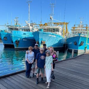 Shelly Horton Instagram - Perth-onality plus! 

Hello from WA.

I’m with Darren’s family for Christmas! 

Moppie, Poppie, Chad, Lilly, Darren and me!