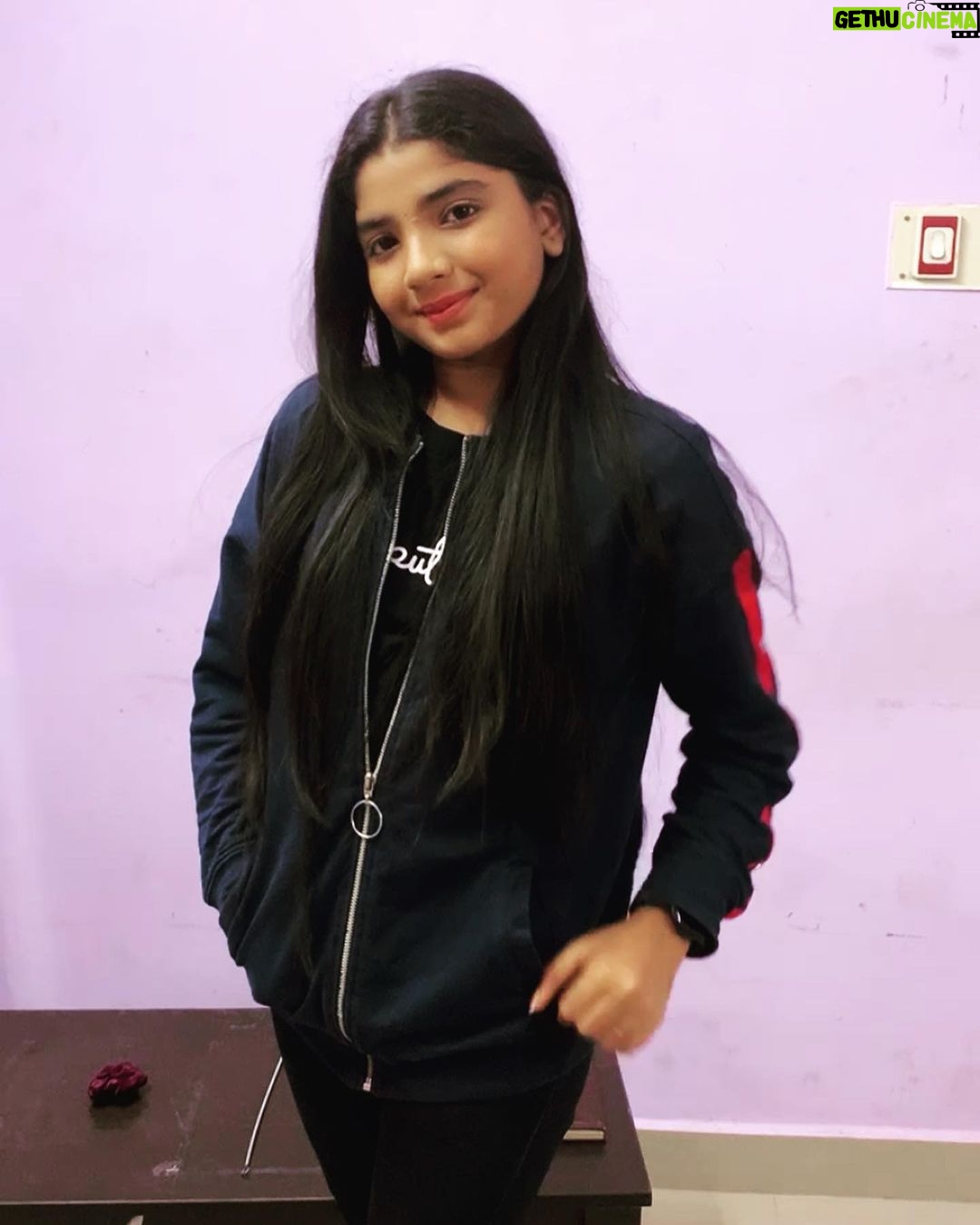 Sherin Thara Instagram - Nothing can bring you happiness but yourself🌿 Sunday shoot🎥 #babysherin #babymayu #mayu #babyshruthi #baakyalakshmi #vijaytelevision #trending #explore #explorepage #goodday #instadaily #instagram #instagood #instamood #happy #fun #love #instapost #instafashion #instalike #instafollow #likes #follow #recent4recent #zara #universe #gratitude #positivity #goodvibes Shoot