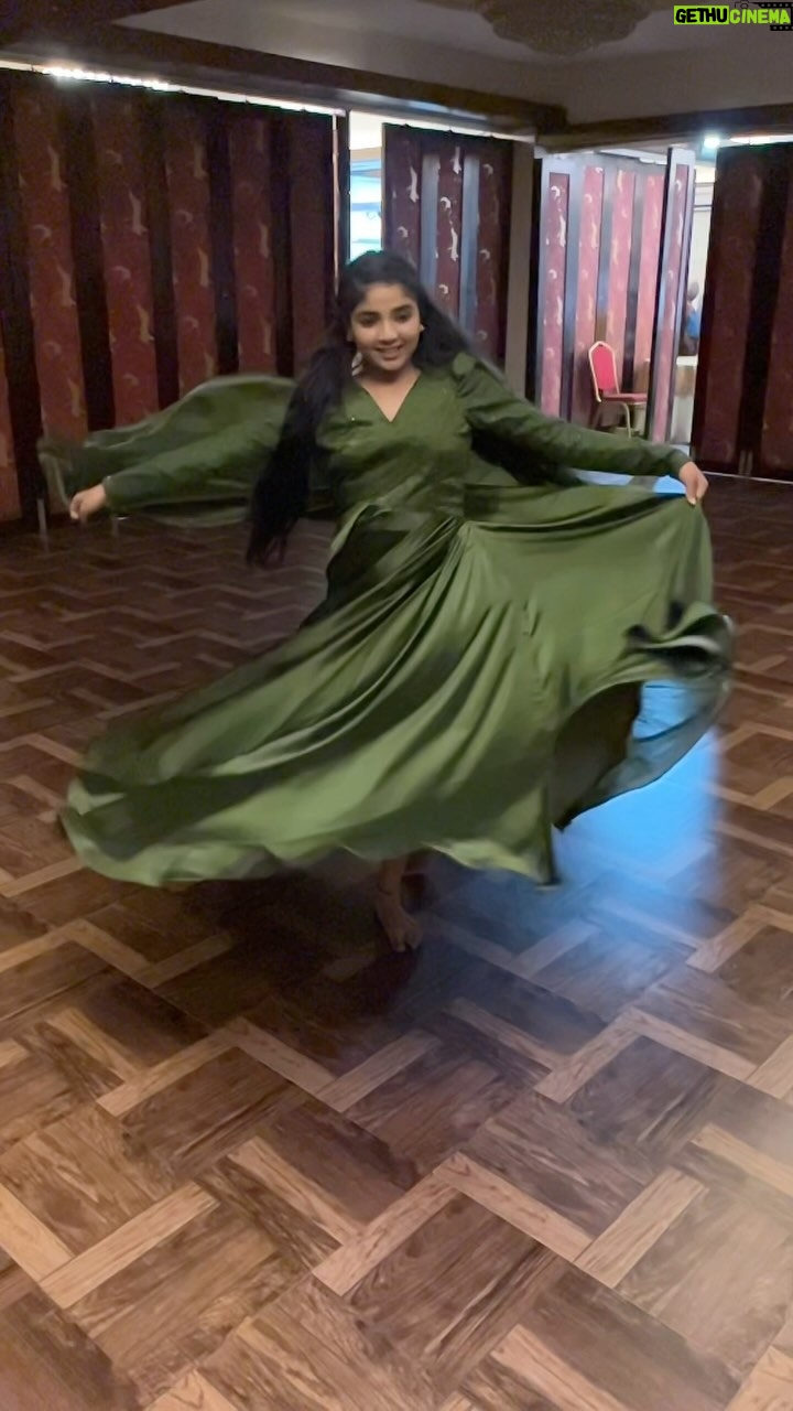 Sherin Thara Instagram - Fashion is what you buy, style is what you do with it š My gorgeous olive green full flair attire customised by @minime_by_arjocouture #babysherin #babymayu #mayu #baakyalakshmi #vijaytelevision #instadaily #trending #trendingnew #explorepage #explore #flare #outfit #outfitoftheday #influencerlife #influencer #collboration #viral #viralreels
