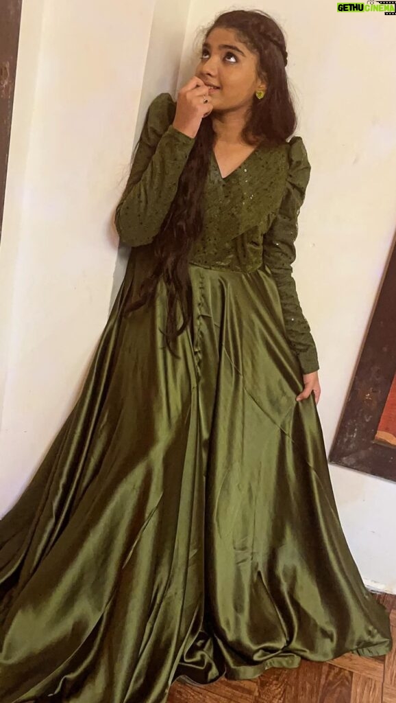 Sherin Thara Instagram - Hi friends 💚💚💚 This beautiful full flare satin attire customised by @minime_by_arjocouture . The olive Green Party wear designed as full sleeve with puff, neck was ‘v’ Neck & top portion detailed. I love this pattern & really awesome look double circular frock as full flare was amazing 👌💚💚💚 Kindly check out their page friends customisable with any colours and sizes💚💚💚 #babysherin #babymayu #baakyalakshmi #trending #explore #instadaily #reels #instapost #outfitinspiration #outfits #celebration #designer #promotion #influencer