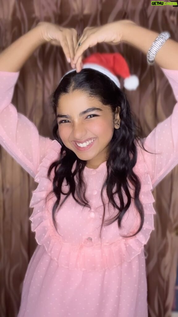 Sherin Thara Instagram - The feeling of Christmas is in the air🧑‍🎄❄️⛄️☕️✨ It’s the most wonderful time of the year☃️🧑🏻‍🎄✨ Happy Christmas🎄 Merry christmas 🎄 For with God nothing will be impossible-Luke 1:37 Hot chocolate weather🍫🍫🍫🍫 #babysherin #babymayu #mayu #baakyalakshmi #vijaytelevision #explorepage #explore #trendingreels #reels #happy #fun #christmas #instagood #instagram #instadaily #celebration #jesus #positivevibes #goodday