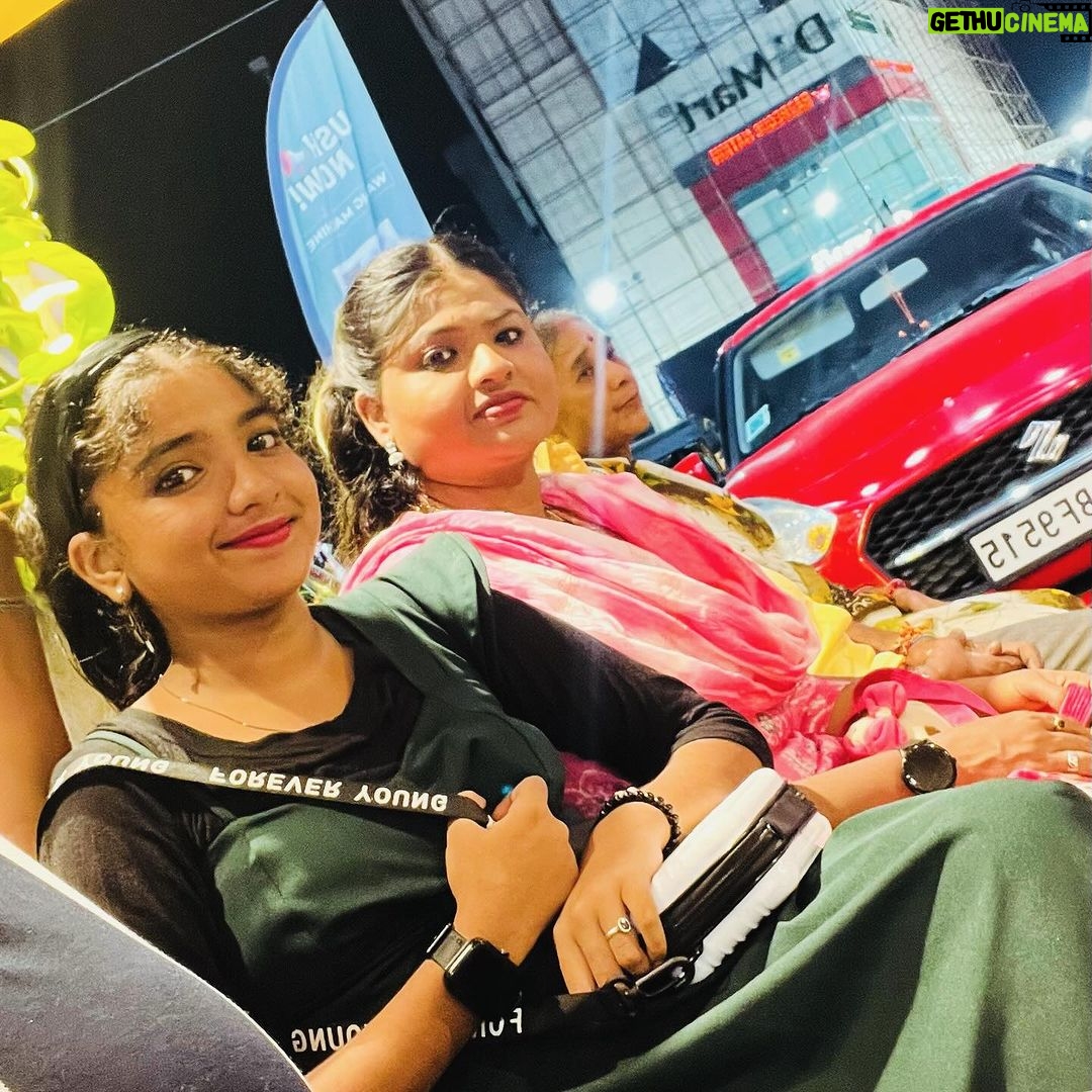 Sherin Thara Instagram - Dinner with family β¨π€ποΈπ»π¦’ππ€ #babysherin #mayu #baakyalakshmi #vijaytelevison #vijaytvartist #instagood #instagram #explore #explorepage #goodvibes #fun #dinner #entertainment #happy #insta #instapost #instadaily