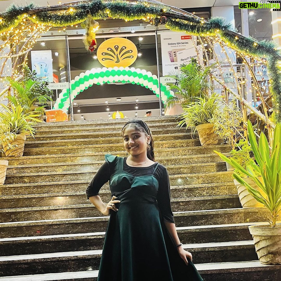 Sherin Thara Instagram - Dinner with family β¨π€ποΈπ»π¦’ππ€ #babysherin #mayu #baakyalakshmi #vijaytelevison #vijaytvartist #instagood #instagram #explore #explorepage #goodvibes #fun #dinner #entertainment #happy #insta #instapost #instadaily