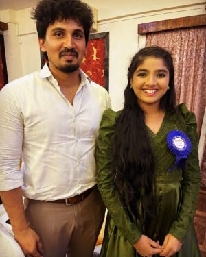 Sherin Thara Instagram - All about 1st January 💚💚💚

With me Pranav sir & Vijay sir 💚

Wearing👗 @minime_by_arjocouture 

#babysherin #babymayu #baakyalakshmi #vijaytelevision #siragadikaaasai #zeetamil #peranbu #instadaily #instagood #instagood #sirgadikaasai instagram #instagram #instapost #inst