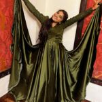 Sherin Thara Instagram - Started off the New year with an award Jan 1 st 2024✨❤️ thank you all thank you for this award from ajantha fine arts team #gratitute thank you guys it s all about from you love u all❤️ Thank you universe❤️ Gorgeous gown customised by my favourite Instagram page @minime_by_arjocouture Thank you sis you have some magic with your hands excellent stitching fits perfectly 👗 Really amazing you did exactly what I asked for thank you .really I am satisfied with my outfit. you made my day✨ Kindly check out their page friends she will do some magic with your own customised unique outfit for your special days @minime_by_arjocouture #babysherin #babymayu #mayu #baakyalakshmi #vijaytelevision #newyear #award #positivity #explore #outfitoftheday #outfit #instapost #janaury2024