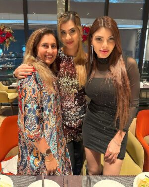 Sherlyn Chopra Instagram - Thanks Shehla ji & Sharon for all the love, warmth, cuddles, giggles, laughter and gifts! 
Thanks for the kind hospitality! ❤️🙏🏻 
#gratitude #love #family
