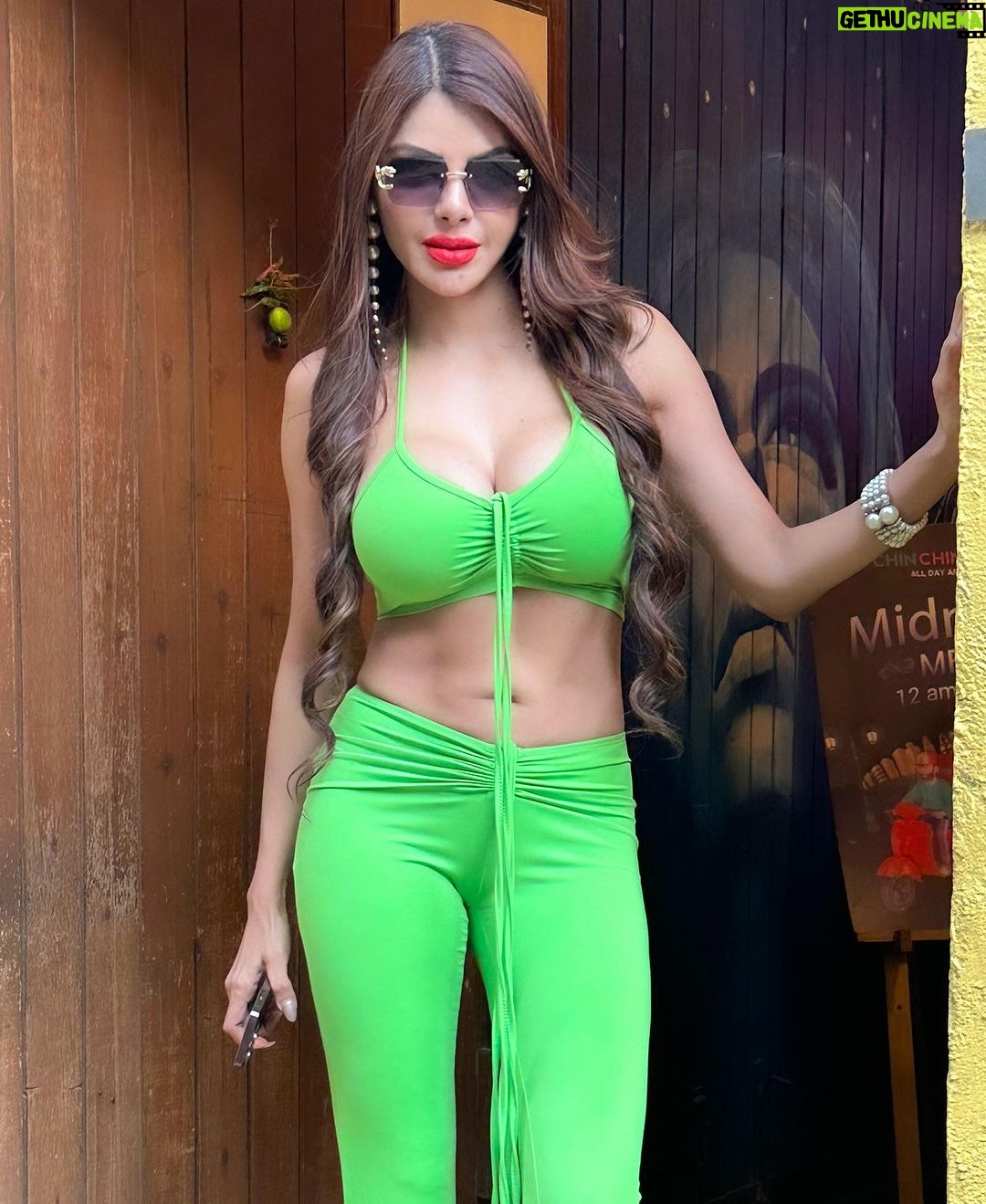 Sherlyn Chopra Instagram - सच्चा प्यार सिर्फ़ वो लोग कर सकते हैं.. जो किसी का प्यार पाने के लिए तरस चुके हों..