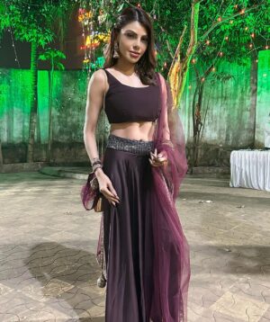 Sherlyn Chopra Instagram - At Salasar Hanuman Mandir for a puja function 🙏🏻
#blessed #gratitude