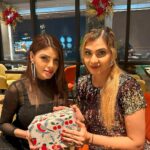 Sherlyn Chopra Instagram - Thanks Shehla ji & Sharon for all the love, warmth, cuddles, giggles, laughter and gifts! Thanks for the kind hospitality! ❤️🙏🏻 #gratitude #love #family