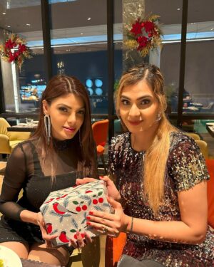 Sherlyn Chopra Instagram - Thanks Shehla ji & Sharon for all the love, warmth, cuddles, giggles, laughter and gifts! 
Thanks for the kind hospitality! ❤️🙏🏻 
#gratitude #love #family