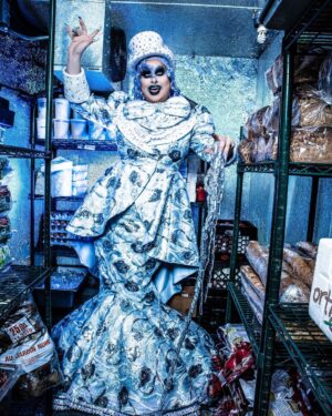 Sherry Pie Instagram - Alright everyone, Chillllll! 🥶❄️🥶
Art by Penguins
#art #ice #cold #winter #blue #snowmiser #queer #photography #queerart #gay #tophat #nyc #drag #dragqueen #sherrypie #mrfreeze #chill #makeup #campclassic #snow  #fantasy #frozen #batman #cosplay #beauty #iceicebaby #freezerburn #funny #funnylady #melt