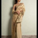 Shilpa Shetty Instagram – Heart of Gold and Stardust Soul✨❤️‍🔥

#aboutlastnight #sareenotsorry #weddingvibes #lookofthenight #ootn #GoldenGlow