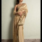 Shilpa Shetty Instagram - Heart of Gold and Stardust Soul✨❤️‍🔥 #aboutlastnight #sareenotsorry #weddingvibes #lookofthenight #ootn #GoldenGlow