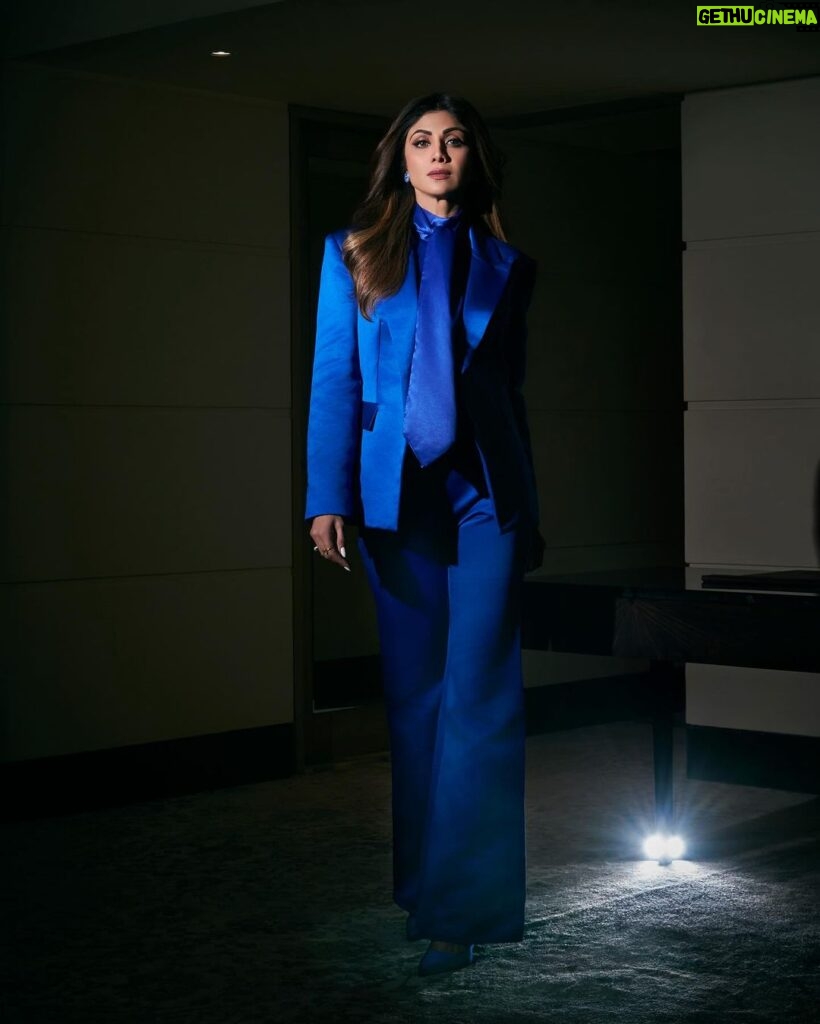 Shilpa Shetty Instagram - Royal Blue ✨💙 #LookOfTheDay #ootd #bosslady #glamour #bossbabevibes