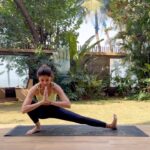 Shilpa Shetty Instagram - Yoga is my ‘go-to’… at home or on a vacation or back from a vacation 😅🙏 So, today’s routine included the Virabhadrasana and Skandasana, which when done together is a great combination exercise. It is beneficial for strengthening the thigh and core muscles. It also improves balance, increases hip & pelvic flexibility, and gives a deep stretch to the groin, hamstrings, & Adductor muscles. It’s also a great exercise that increases one’s flexibility for more challenging asanas. Which is your favourite yoga asana to start the day with? 🧘 @sairajyoga #MondayMotivation #SwasthRahoMasfRaho #SimpleSoulful #FitIndia #FitIndiaMovement #yoga #yogasehihoga