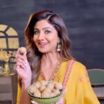 Shilpa Shetty Instagram – May the transition of the Sun and the start of this New Year bring lots of warmth, positivity, and ‘sweet’ success into our lives🌞🙏

Wishing everyone celebrating a very Happy Makar Sankranti, Pongal, Magh Bihu, Maghi, Pedda Panduga, Uttarayan, Sakraat, Boghi!♥️🪁

#MakarSankranti #IndianFestivals #NewYear #gratitude #blessed