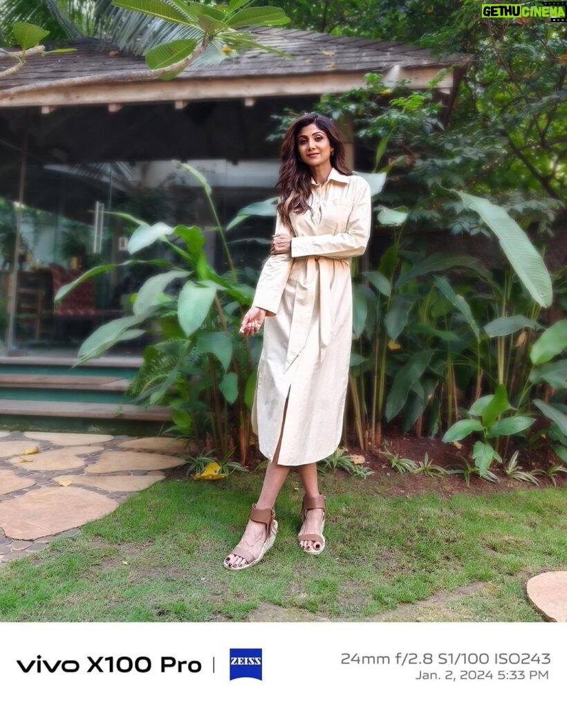 Shilpa Shetty Instagram - The happiness I feel as a mother is incomparable to any other emotion I’ve ever felt. It is overwhelming at times, but that joy always fills me up with gratitude 🙏 So, when @vivo_india asked me to think of a moment of pure joy, THAT was the feeling I wanted my portraits to show. And what better way, than with the vivo X100 Series! The ZEISS Multifocal Portrait Camera is an absolute game-changer. With vivo X100 series, it’s like having a professional camera all the time, all those Multifocal lenses included! vivo X100 series is truly the Next Level of Imaging 🤳 @zeisscameralenses #ad #vivoX100Series #UncoverTheImagination #NextLevelOfImaging #XtremeImagination