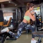 Shilpa Shetty Instagram - I DO NOT like lunges. There, I said it 🤦🏽‍♀️😄 BUT, the Bulgarian Split Squat/Lunge is paramount to glute strength and growth. It is a killer unilateral exercise that targets your quads, glutes, and hamstrings. Here’s how to nail it so as to hit the glutes more 👇 Move up and down diagonally like you’re climbing the stairs, instead of going up & down vertically like an elevator. Keep that shin of the planted leg vertical and initiate the movement with the hip. The deeper you go, the better the contraction and you will see it WORK 💪🔥 Remix this reel and do this routine with me💪 @yashmeenchauhan #MondayMotivation #SSKsFitnessChallenge #SwasthRahoMastRaho #FitIndia #SimpleSoulful #lunges #fitness #StayHealthy #StayHappy