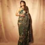 Shilpa Shetty Instagram - Immensely grateful and honoured to be awarded the ‘Champions of Change 2023’ award by Hon’ble Justice K.G. Balakrishnan and Hon’ble Justice Gyan Sudha Misra ji in Maharashtra. As a #ProudIndian, I take immense pride in my work and feel humbled that I can play catalyst in a small, positive way through entertainment or awareness for one’s health & wellness. Thank you for the acknowledgment, Nandan Jha (@nandan5664) ji. It’s all this love and appreciation that motivates me to do better. This one’s for my audiences. धन्यवाद 🙏🧿♥️ With gratitude, Shilpa Shetty Kundra 🙏 @championsofchangeawards #ChampionsOfChange #Winner #eventdiaries #LookOfTheDay #SareeNotSorry #gratitude #blessed