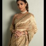 Shilpa Shetty Instagram - Heart of Gold and Stardust Soul✨❤️‍🔥 #aboutlastnight #sareenotsorry #weddingvibes #lookofthenight #ootn #GoldenGlow