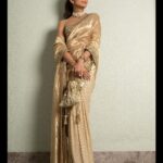 Shilpa Shetty Instagram - Heart of Gold and Stardust Soul✨❤️‍🔥 #aboutlastnight #sareenotsorry #weddingvibes #lookofthenight #ootn #GoldenGlow