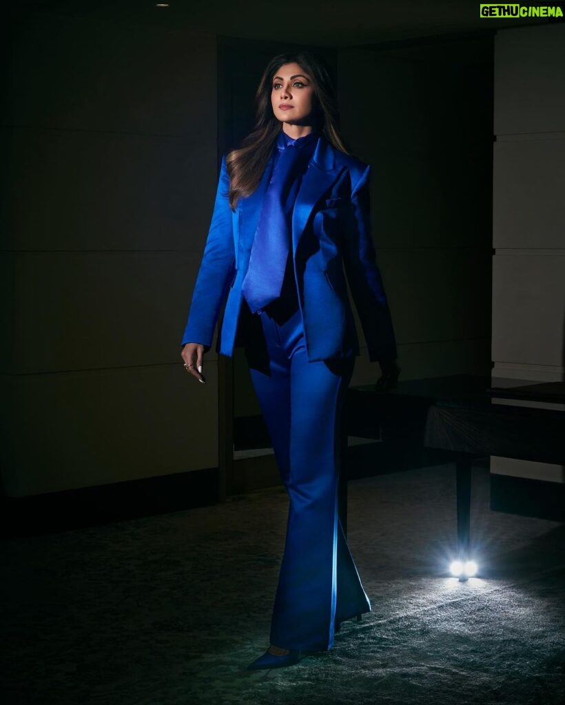 Shilpa Shetty Instagram - Royal Blue ✨💙 #LookOfTheDay #ootd #bosslady #glamour #bossbabevibes