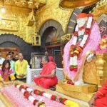Shilpa Shetty Instagram - Surrender to HIM with faith and patience 😇 🙏 OM SAI RAM 🧿 #gratitude #love #abundance #surrender #shraddhaaursaburi #blessed Shirdi