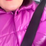 Shima Niavarani Instagram - Vad tycker NI? Diskutera gärna sinsemellan i grupp och sen sammanställer vi detta och skickar in en insändare och hoppas på att den insändaren blir underlag för ett pseudo-forskningsteam som sen skriver en manual som får Pulitzer-priset. (Jag tänker liksom inte på nåt annat än Cirkus 3 & 4 maj, bara längtan i sig är en OS-gren. Och ja, jag vet mitt läppglans är knas) #ShimaIsAPunkRocker