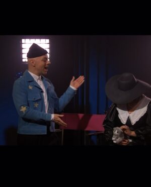 Shima Niavarani Instagram - DRAG RACE ikväll kl 21 på SVT. Har så mycket att tacka detta community för, som lärt mig så mycket sen jag var just a little kiddo, swipe för å se mig som 24-åring gästa klubbar som @fuxdelux drog in mig i (vi lärde känna varann 2007 när vi spelade syskon och sen dess är fuxen det för mig, även om han också är Drag Race stora domptris), så det var ära att få vara regissör och guest judge i hur man är film noir diva on screen. 💋