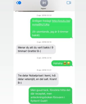 Shima Niavarani Instagram - Ingvar. Kära vän (”din enda vän” som du beskrev dig själv för mig…) och min jazzigaste och mest precisa medspelare. Tänk att leva ett helt liv med din nyfikenhet, envishet och konstanta närhet till humor, plötslig allvar och empati. Dom första repveckorna tänkte vi båda det här kommer ju inte gå, du gillar att låta orden hänga som frågetecken och jag gillar att luras med trippelsvans på mina. Thommy kallade oss båda för jazzmusiker. Men sen växte en vidunderlig vänskap fram, och ett absolut sceniskt partnersskap. Tänk att du funnits samtidigt som oss andra på planeten jorden. Dom som fick ynnesten att möta dig, en legend. Det är ett privilegium, men en sorg som tagit tid att inse. Det är mycket roligare att tänka att du finns, vilken otrolig värld att leva i, med en sån som du i den.  Även om vi hördes för bara några veckor sen och du peppade inför min premiär. Som alltid, hade du den största kollen, kom på alla viktiga prisutdelningar, följde med i allt som hände, alltid med klarhet, en vilja att bidra och ge stöd och insikt. Mitt största beklagande till Agnes, Marika och Jakob. Jag beklagar er sorg så innerligt mycket. Det finns så många anekdoter bland alla vars liv han rörde, men den största sorgen är för familjen att bära och om det finns någon tröst så är det att Ingvar Hirdwall är odödlig. Det kommer alltid bara ha funnits en Ingvar Hirdwall.