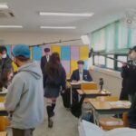 Shin Hyeon-seung Instagram - 지나야 진정해......