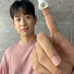 Shin Hyeon-seung Instagram - 다들 재밌게 보셨나요오오🤔#navernow #빅톤 #이불킥