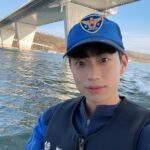 Shin Hyeon-seung Instagram - 내일은 한강 보는 날!!!🌊🌊 #디즈니플러스 #한강