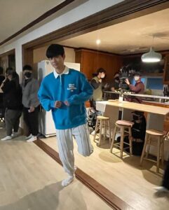 Shin Hyeon-seung Instagram - 너무 행복했던 시간들🥰 좋은 사람들과 함께하면서 많이 사랑받으며 재현이를 만나 행운이었습니다. (덕분에 현장사진들은 다 뽀짝이..🎈) 별똥별 사랑해 주셔서 감사했습니당🌠🌠 ⠀