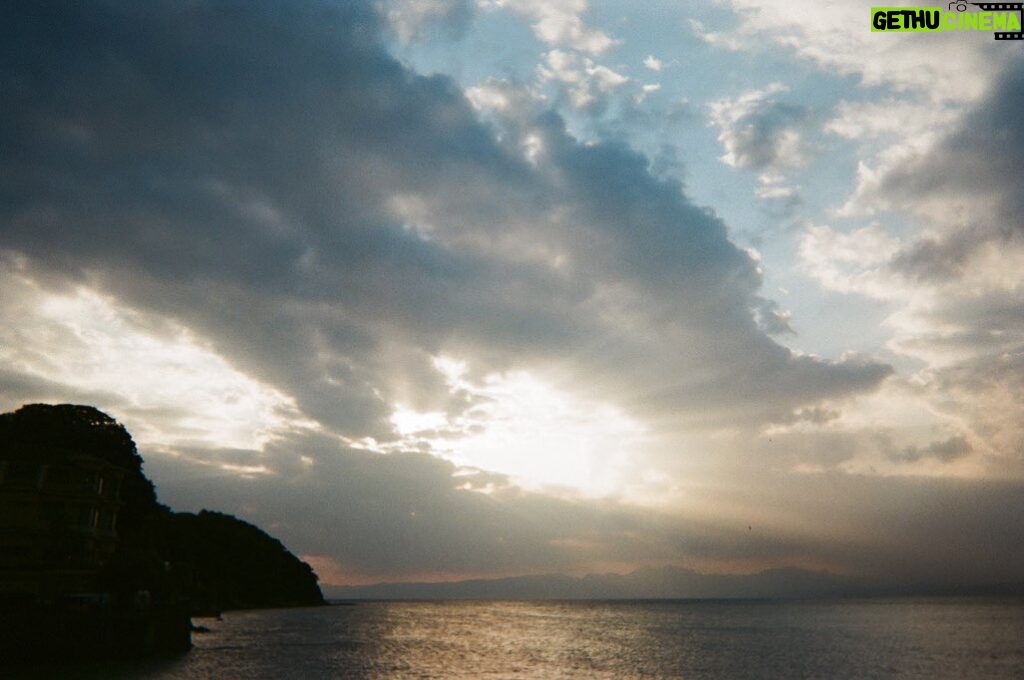 Shin Yong-seok Instagram - 바닷마을 다이어리를 아시나요 江の島