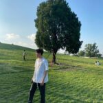Shin Yong-seok Instagram - 🌳 나홀로나무